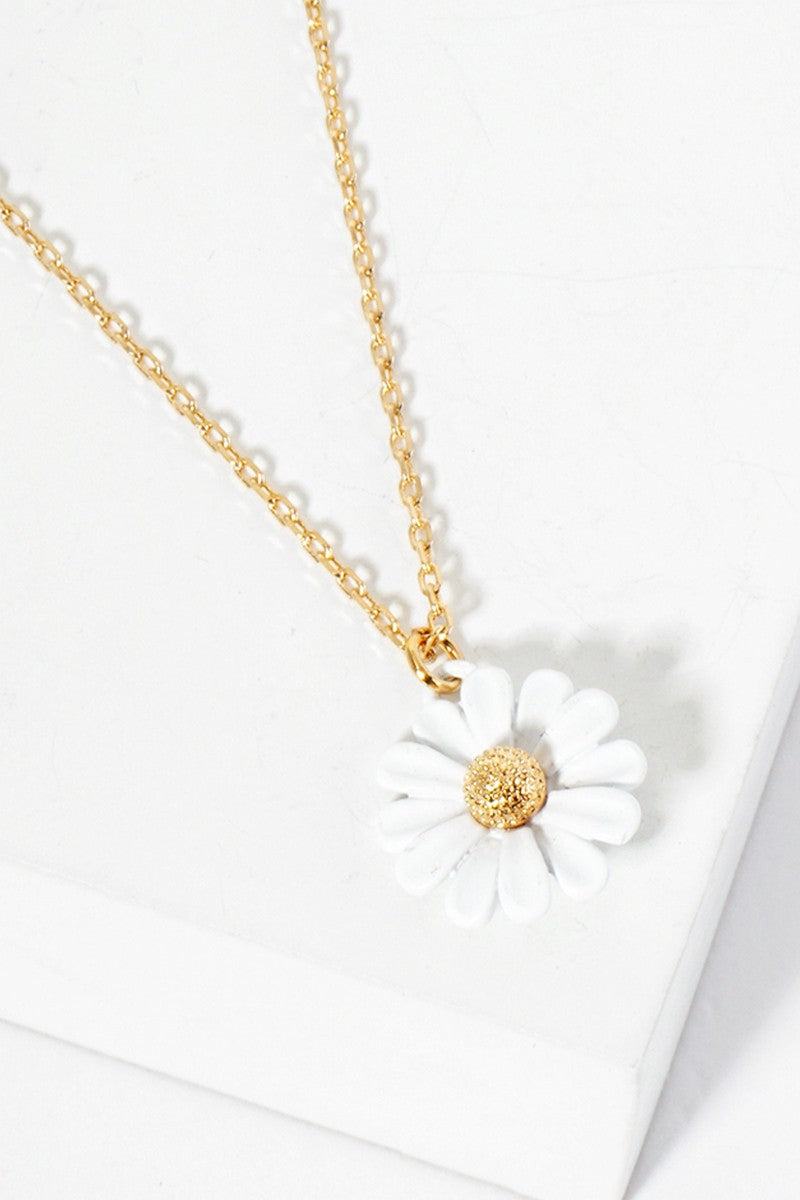 Daisy Flower Pendant Necklace