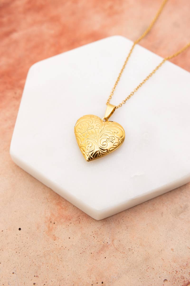 Love Me Heart Locket Necklace - Gold